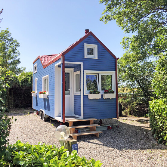 Blaues Tiny House von Miekenhagen