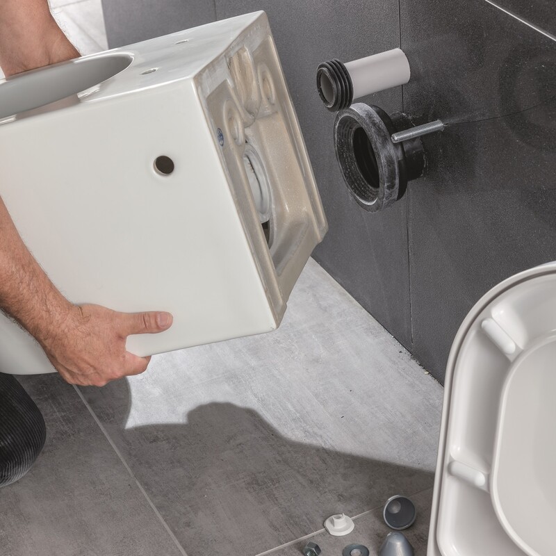 Stand-WC auf Wand-WC umbauen: WC anbringen