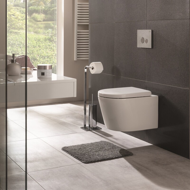Badezimmer mit modernem Wand-WC