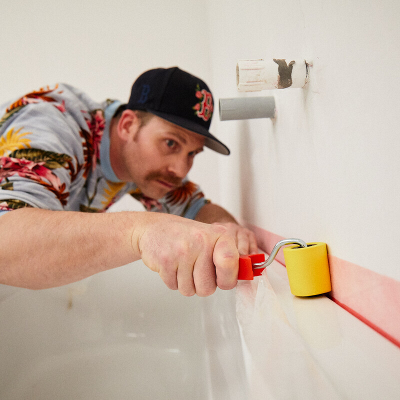 DIY Badewanne montieren: Liam dichtet ab