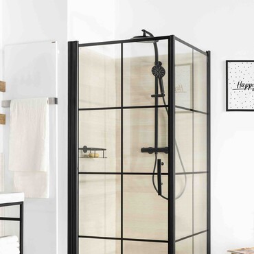 Dusche im Black-and-Wood-Stil