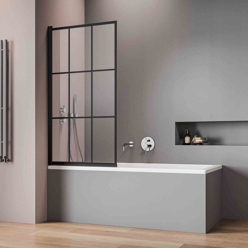 Schmale Badewann mit integrierter Dusche und Duschwandaufsatz