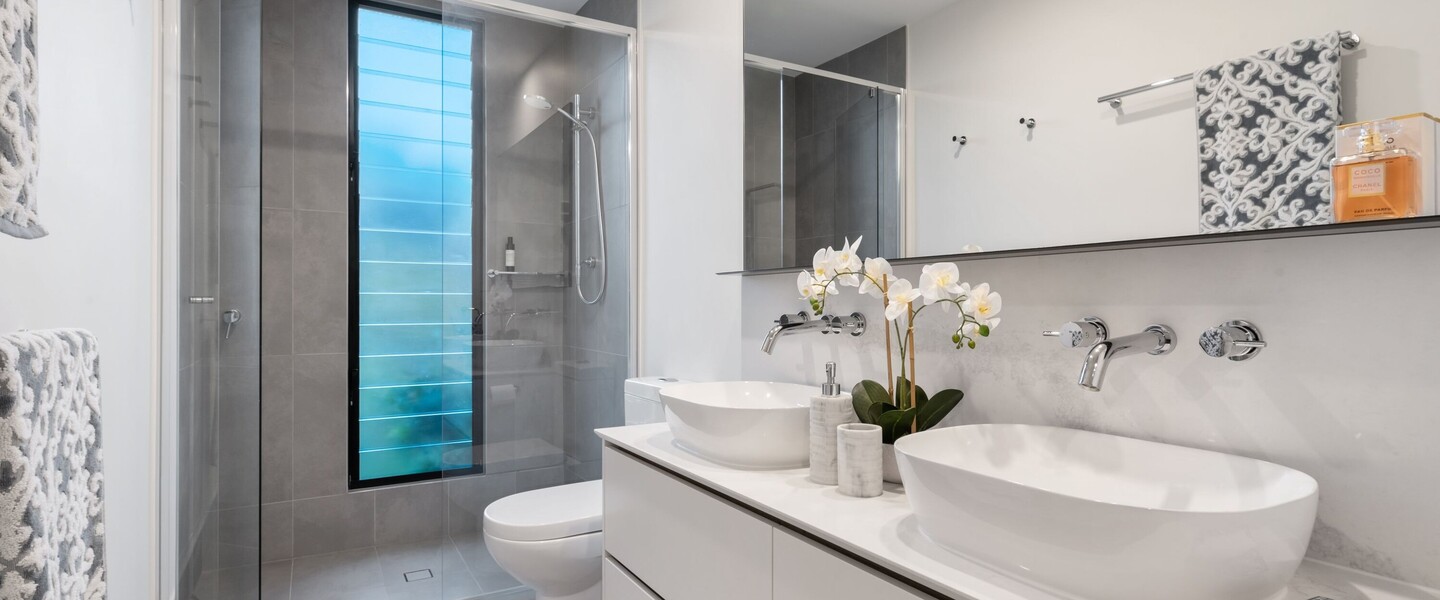 schmales badezimmer einrichten: tipps fürs schlauchbad | richtiggut.de