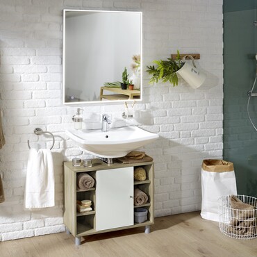 Badezimmer mit Waschtisch