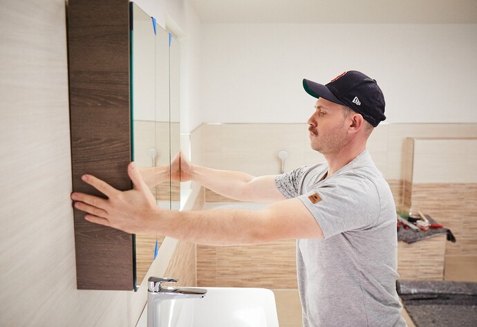 Spiegelschrank über Waschtisch anbringen