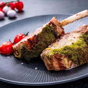 Kalbskarree mit Kräuterkruste