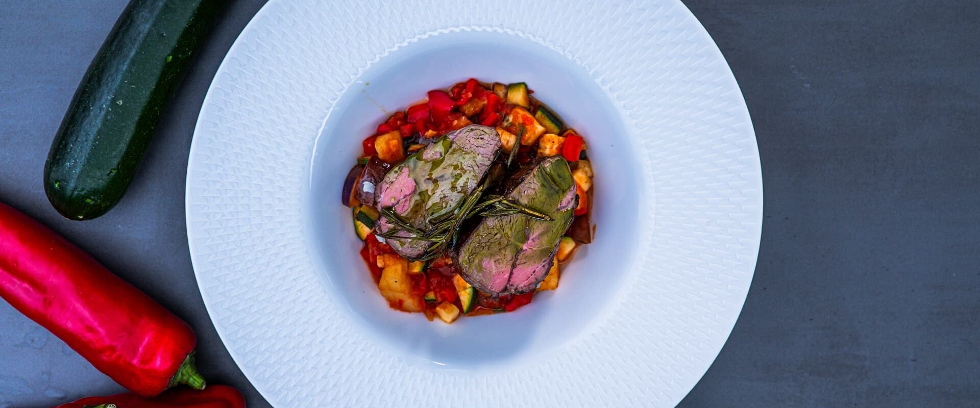 Lammhüfte auf Ratatouille-Gemüseragout | richtiggut.de