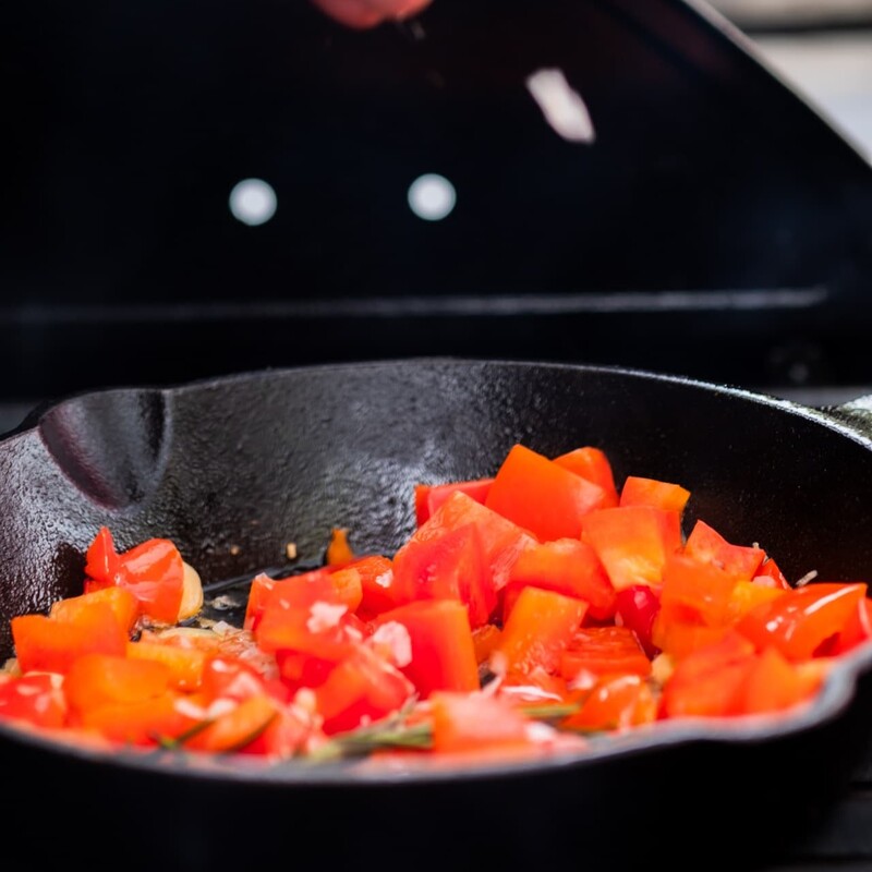 Tomaten in eine Grillpfanne