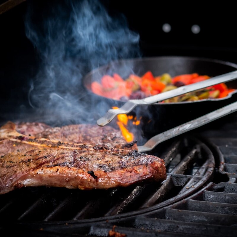 T-Bone Steak wenden