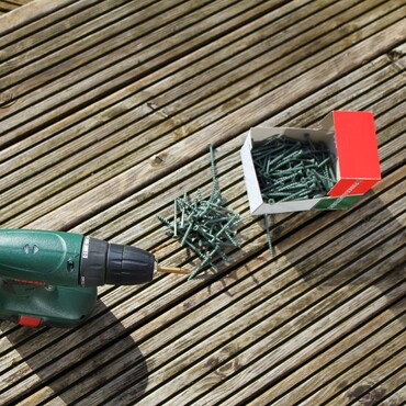 Terrasse und Schrauben