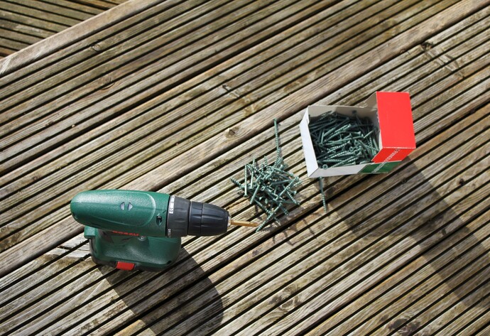 Terrasse und Schrauben