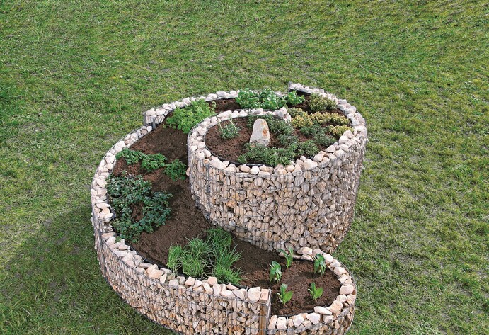 Kräuterspirale aus Stein