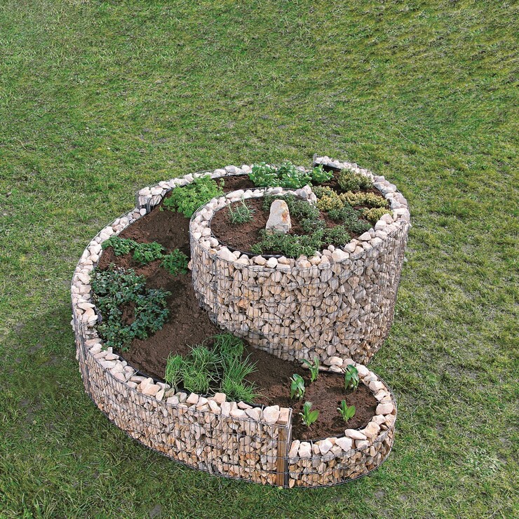 Kräuterspirale aus Stein