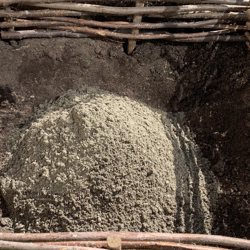 Mittleren Bereich mit Sand befüllen