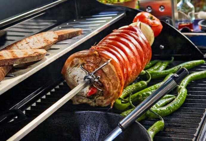 Grill mit Spie&szlig;braten