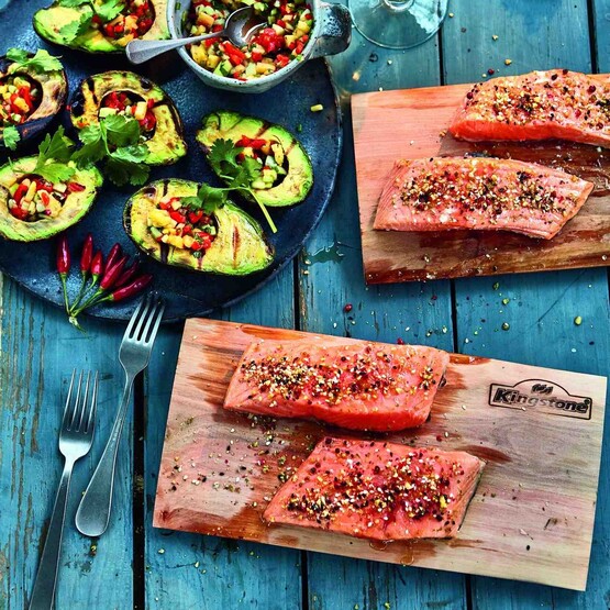 Gegrillter Lachs mit Avocado