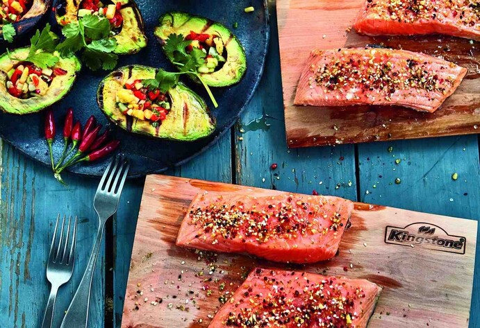 Gegrillter Lachs mit Avocado