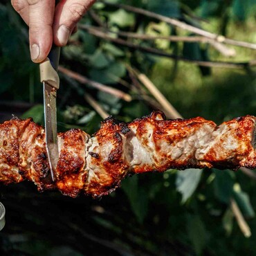 Fleisch am Spie&szlig; wird gel&ouml;st