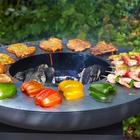 Plancha mit Holzfeuer