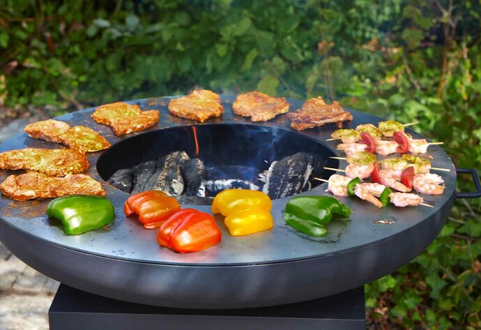 Plancha mit Holzfeuer