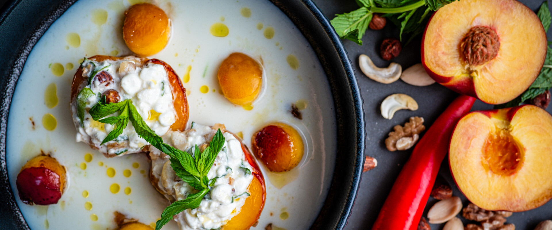 Karamellisierter Pfirsich mit Hüttenkäse | richtiggut.de