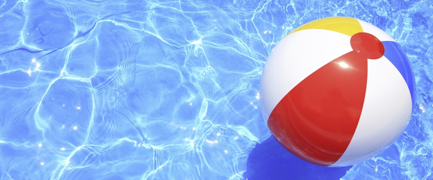 Wasserball im Pool