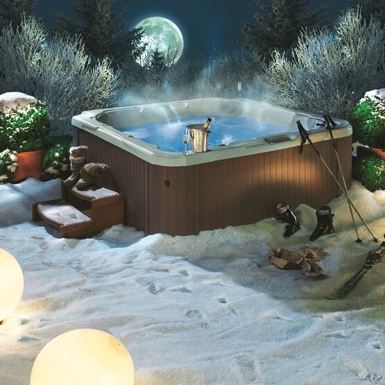 Außenwhirlpool im Winter
