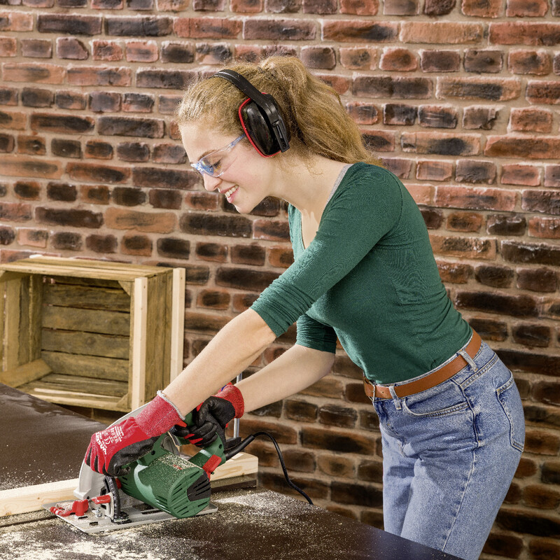 Anleitung Pflanztisch bauen: Tischplatte zusägen