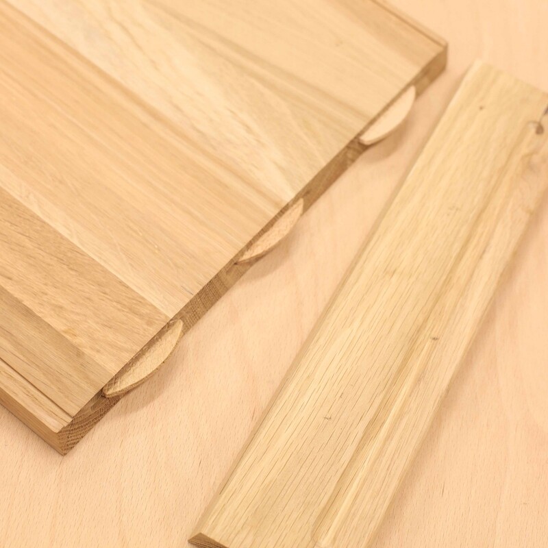 Ausgefräste Griffmulden an einer Holzplatte