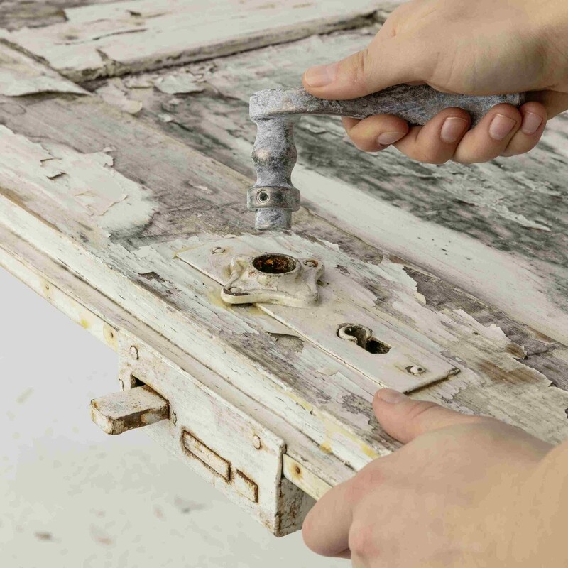 DIY Tisch Türbeschläge abmontieren