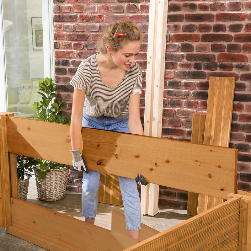 Hochbeet bauen und befüllen: Lange Seite bauen
