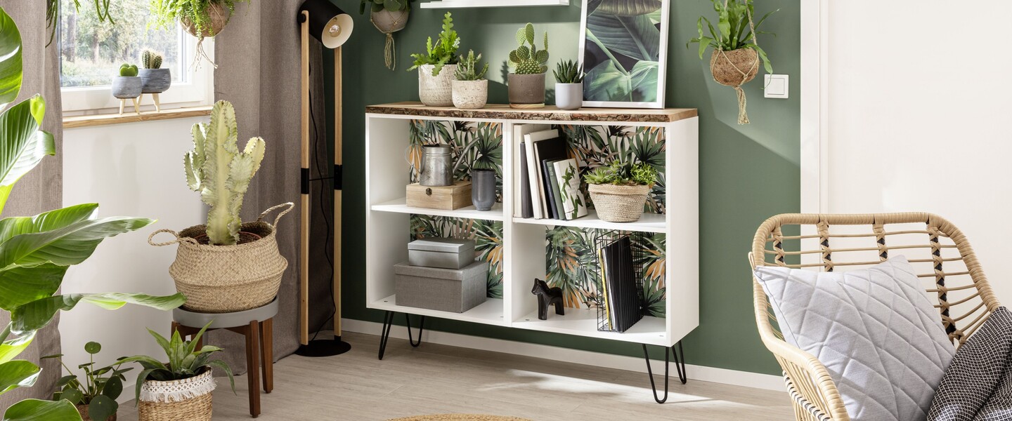 Dank Tapete: alte Kommode in neuem Look
