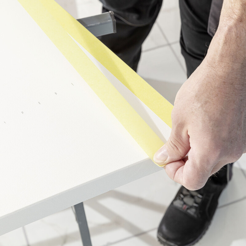 Streifen mit Malerkrepp abkleben