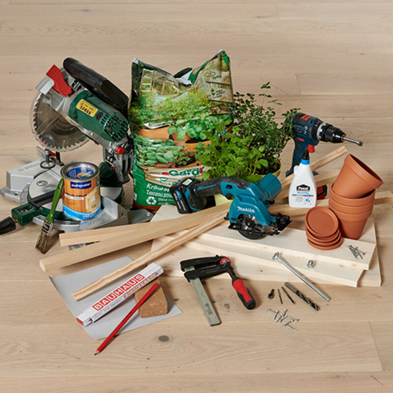 Werkzeuge und Materialien zum Bau einer Balkonbar