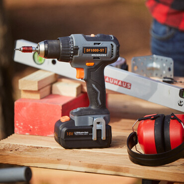 Akkuschrauber und weiteres Werkzeug