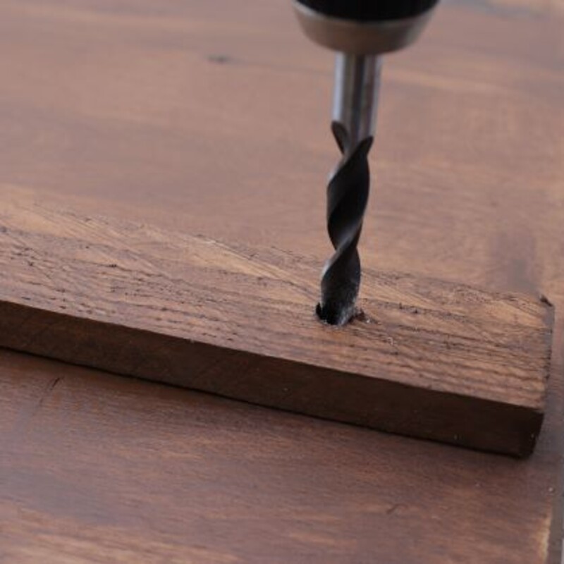 Holzlatte anschrauben