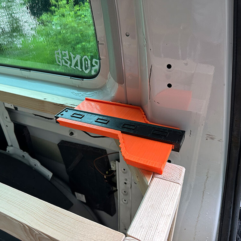 Konturenlehre in einem Camper-Van