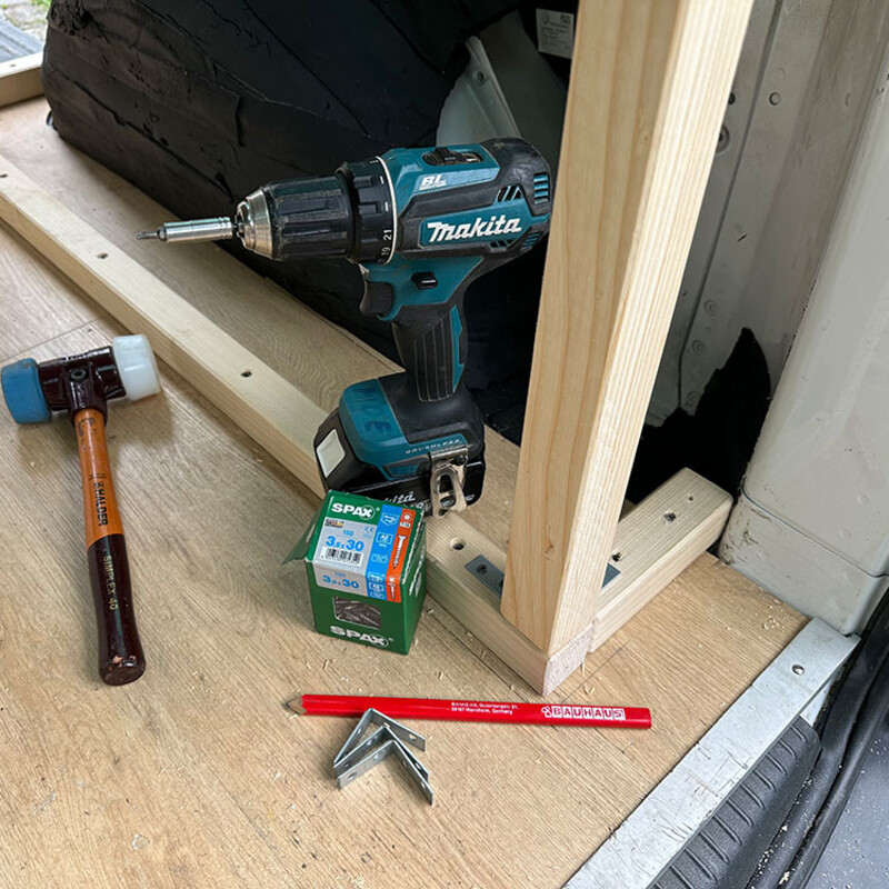 DIY-Camper-Küche: Rahmenkonstruktion und Werkzeuge für die Montage