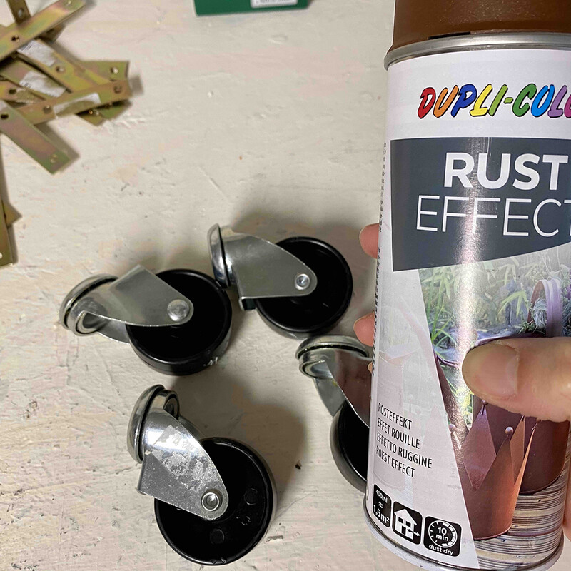 Sprühfarbe und Werkstücke