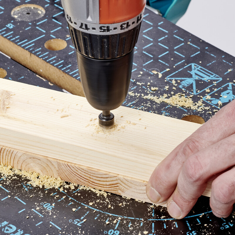 DIY Balkonbar: L&ouml;cher bohren