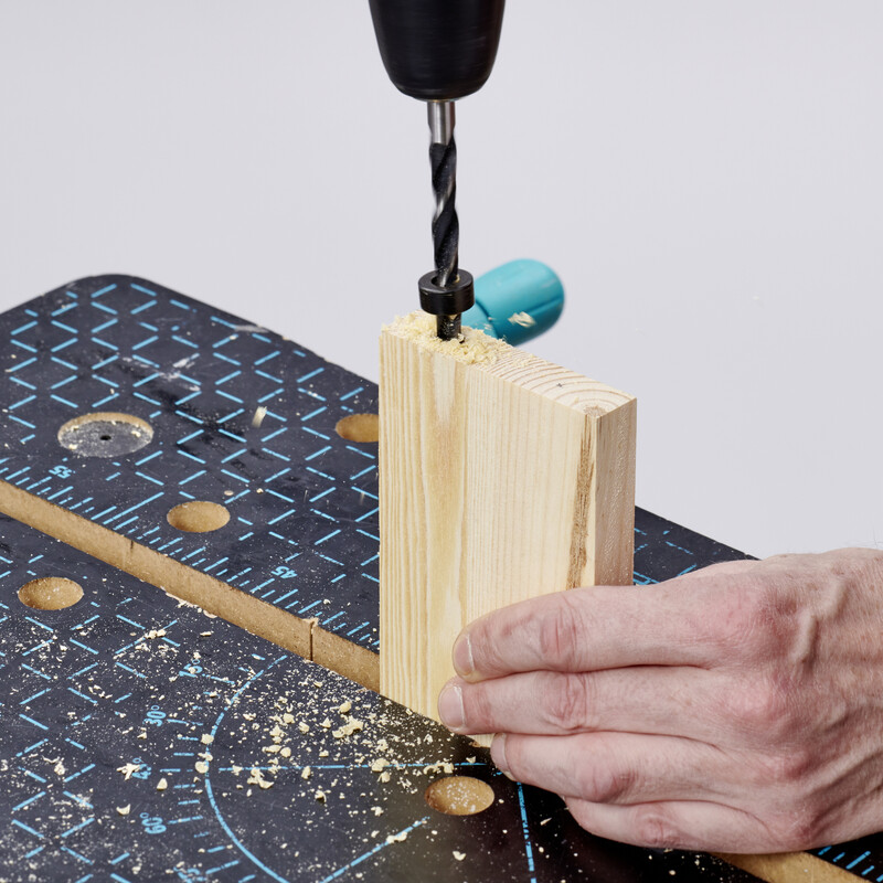 DIY Balkonbar: Bohrl&ouml;cher bohren