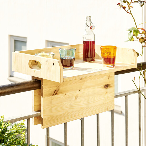 Balkonbar auf Gel&auml;nder