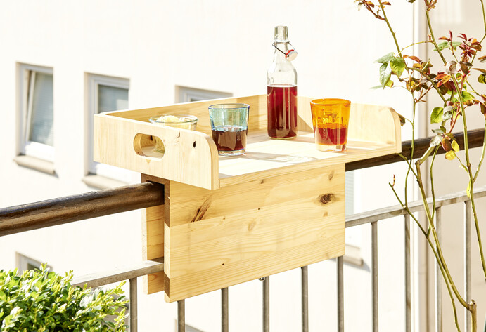 Balkonbar auf Gel&auml;nder