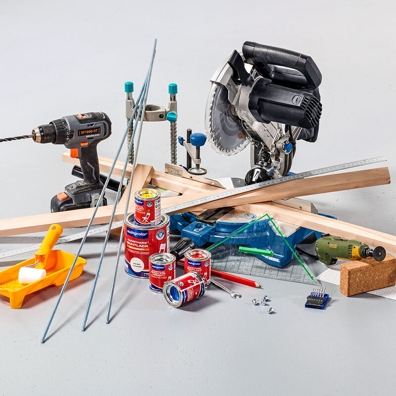 Material und Werkzeug für den Bau der DIY-Fußmatte aus Holzresten