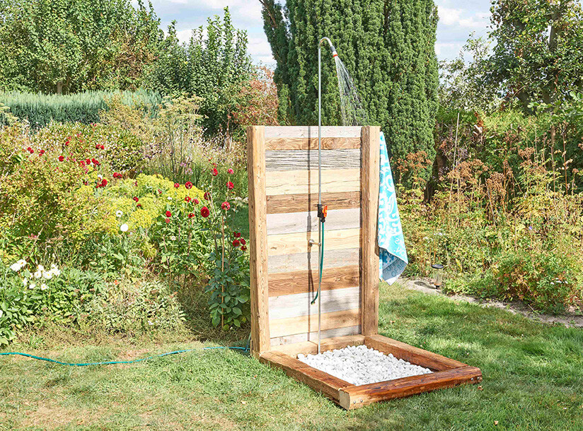 DIY: Gartendusche aus Holz selber bauen | richtiggut.de