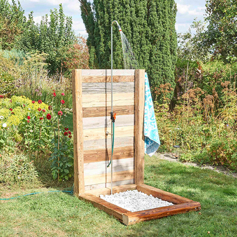 Gartendusche aus Atholz und Edelstahlarmatur