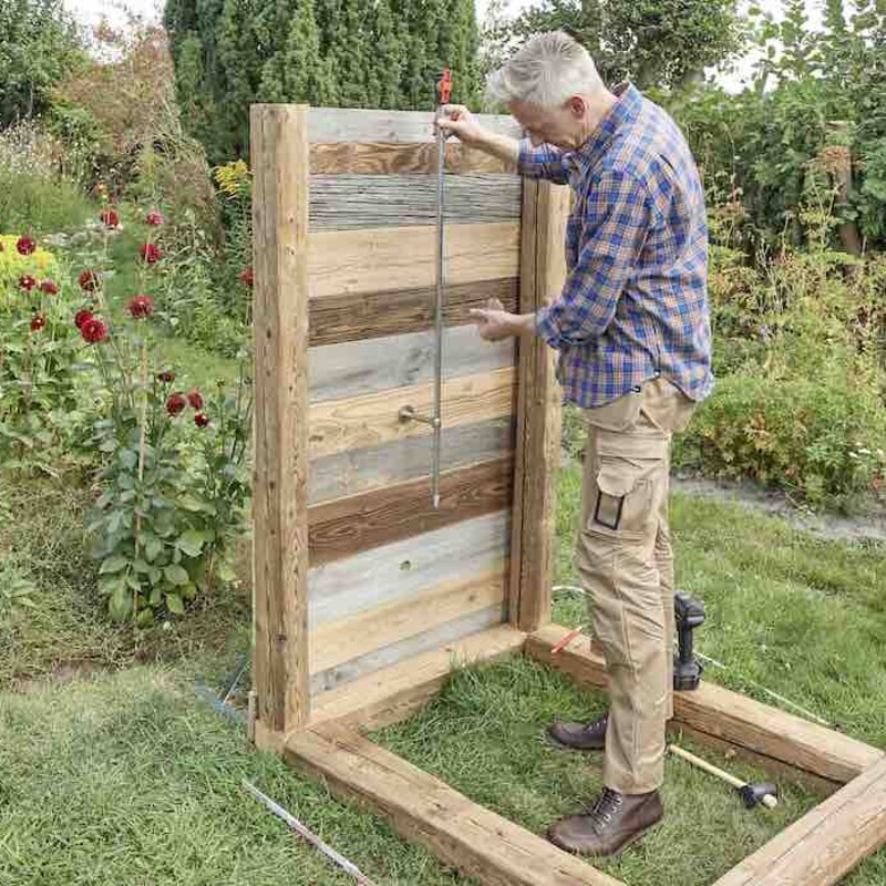 Gartendusche zentrieren