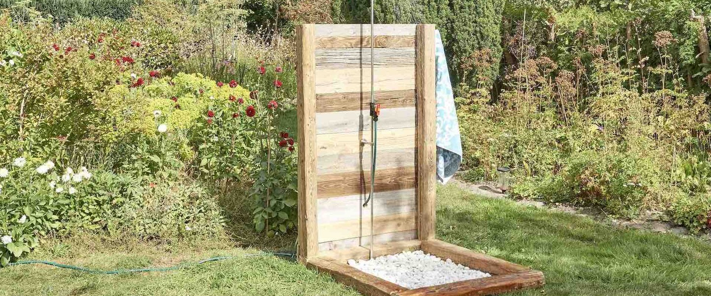 Altholzgartendusche im Garten