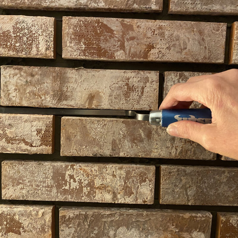 Glätten von Fugen mit einem Fugenglätter