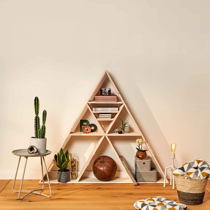 Pyramidenregal